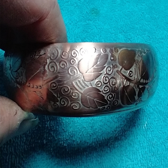 Brass Engraved leaf design large Bangle Bracelet vintage - Picture 6 of 6